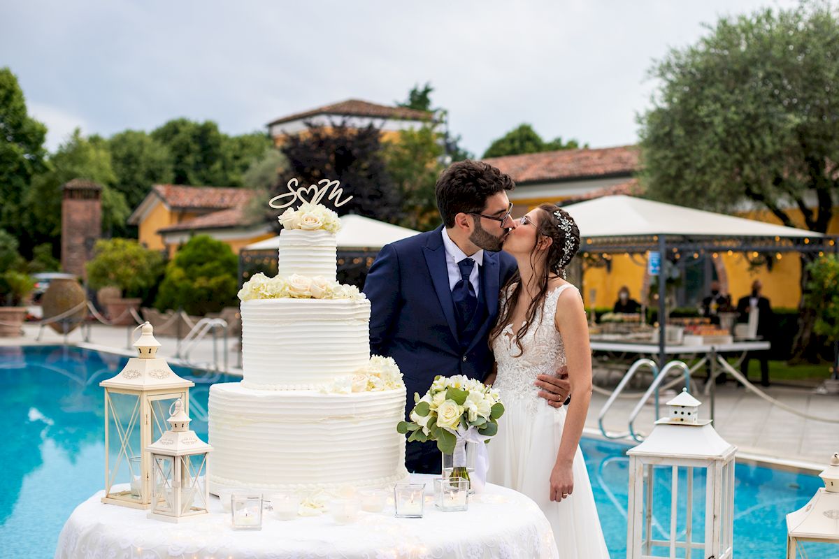 servizio fotografico matrimonio a Cornaredo - taglio torta