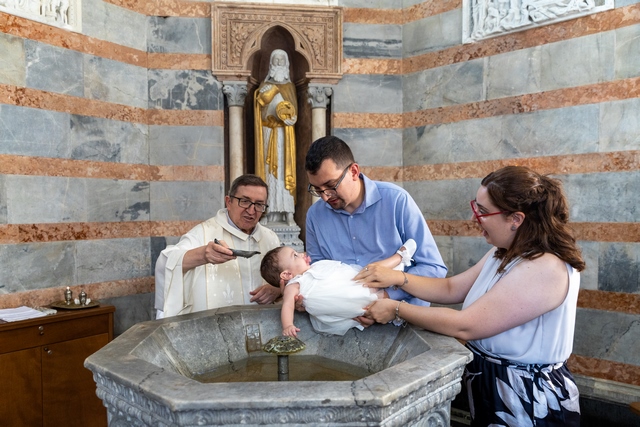 servizio fotografico battesimo fonte battesimale